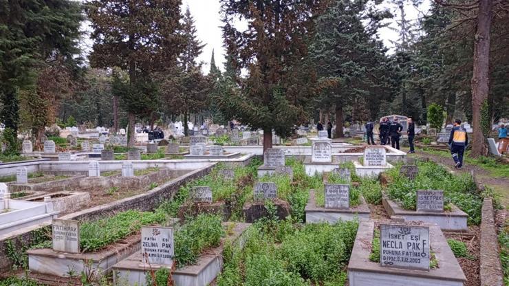 Mezarlık ziyaretinde ailelerin silahlı kavgası: 2si kadın 4 yaralı