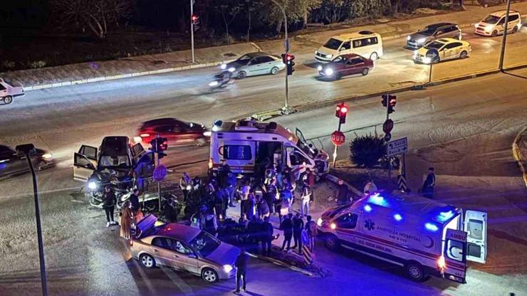 Ambulansla cipin çarpıştığı kaza kamerada; 9 yaralı