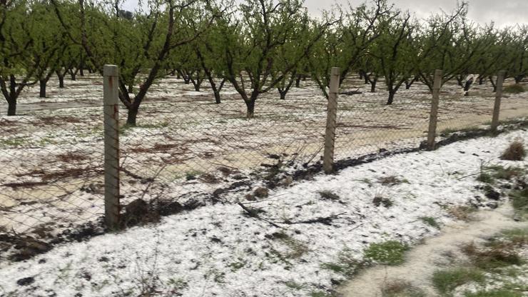 Çanakkale’de dolu yağışı etkili oldu