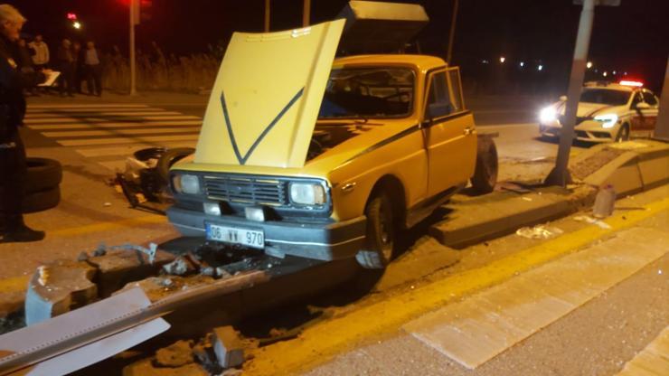 Ankarada iki kamyonetin çarpıştığı kazada 2 kişi yaralandı