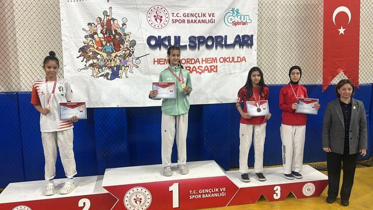 Osmaniyeli Taekwondocular Mersin’den madalyalarla döndü