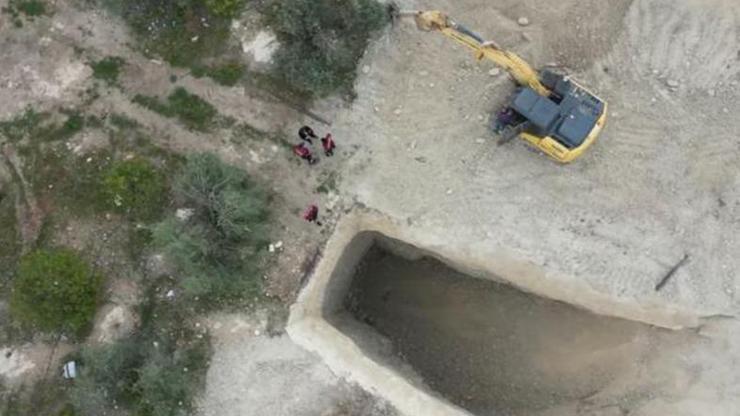 İş makineleriyle kaçak kazı yapan 2 şüpheli yakalandı