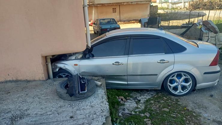 Otomobiller çarpıştı: 4 yaralı