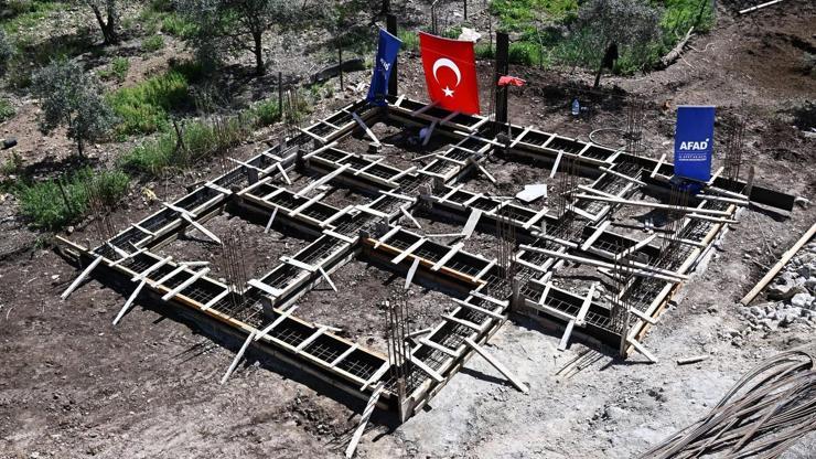 Depremzedeler için ahır ve samanlıkların temeli atıldı