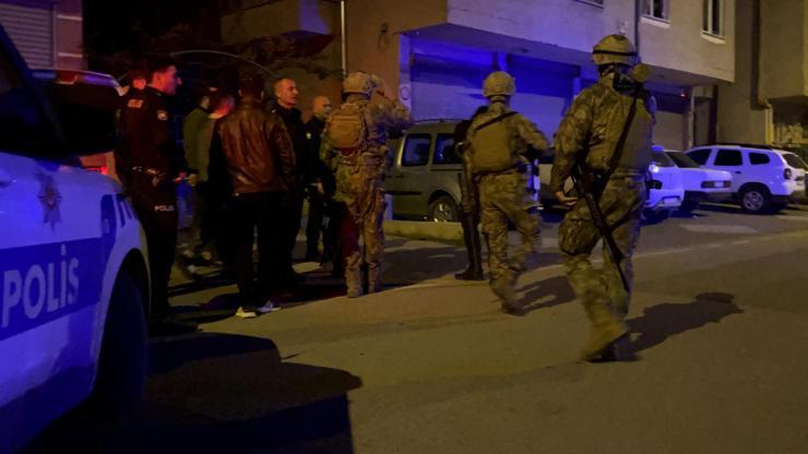 Balkondan tüfekle havaya ateşe açıp kendini eve kilitledi