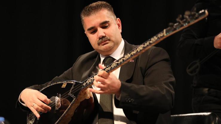 Başsavcı, Gel Sevelim ve Yandı Bağrım türküleri ile Neşet Ertaşı andı