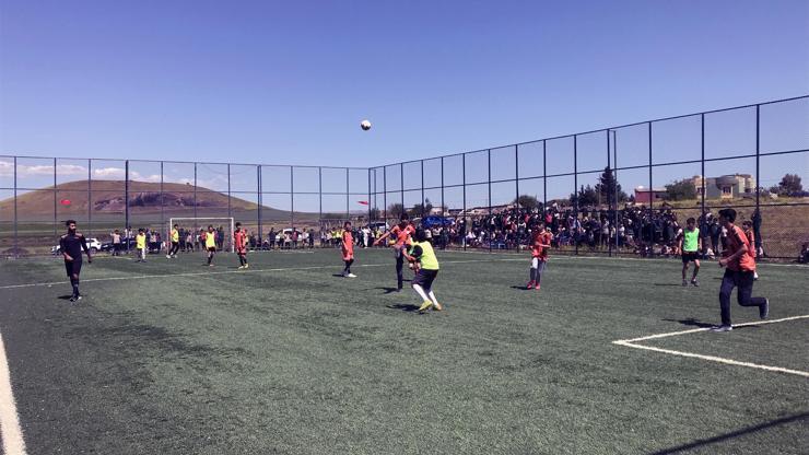 Derikte Şehit Uzman Çavuş Serdar Temelli anısına futbol turnuvası düzenlendi