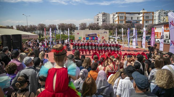 Mersin’de dünya çocukları el ele verdi