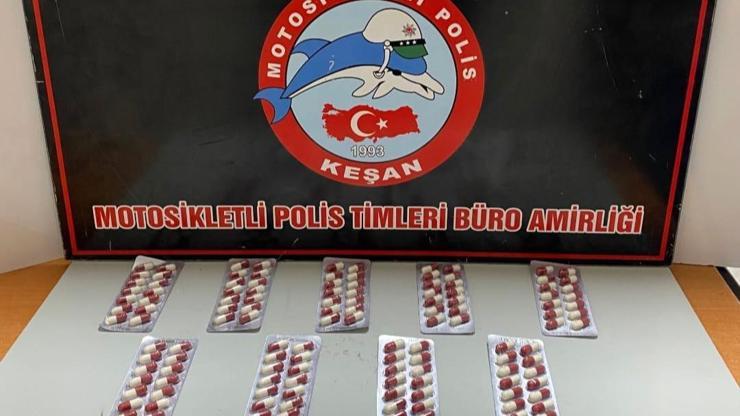 Edirnede Uyuşturucu ve Silahla Yakalanan 3 Şüpheli Gözaltında