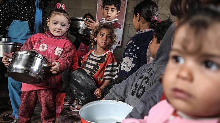 Gazzeli küçük kız çocuğu gözyaşlarıyla anlattı: Yiyeceğe ihtiyacım var