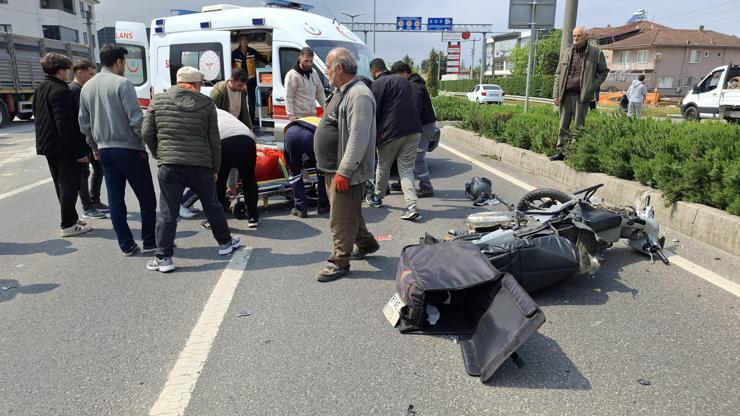 Otomobil motosiklete çarptı: 3 yaralı