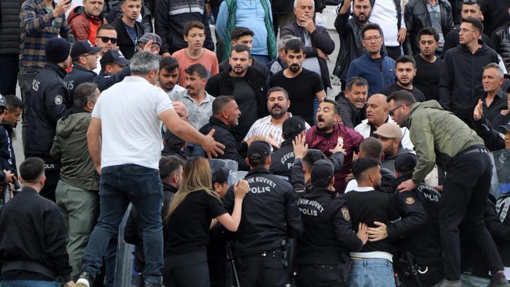 Şampiyonluk maçında futbolcuların kavgasını polis ayırdı