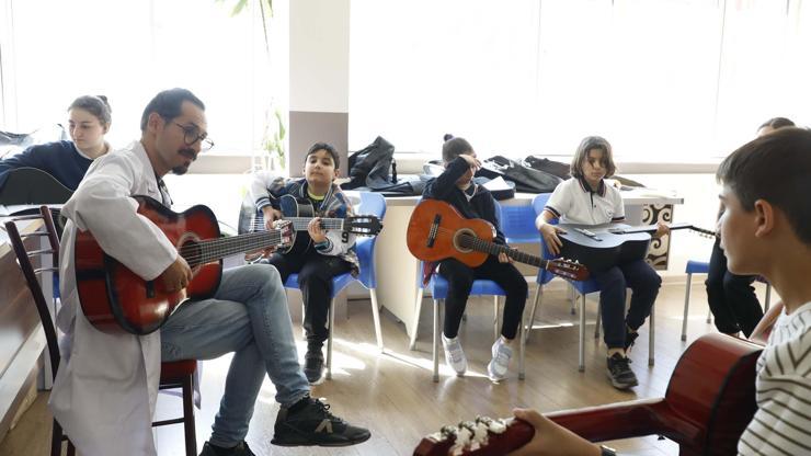 Aydında geleceğin gitaristleri için eğitim