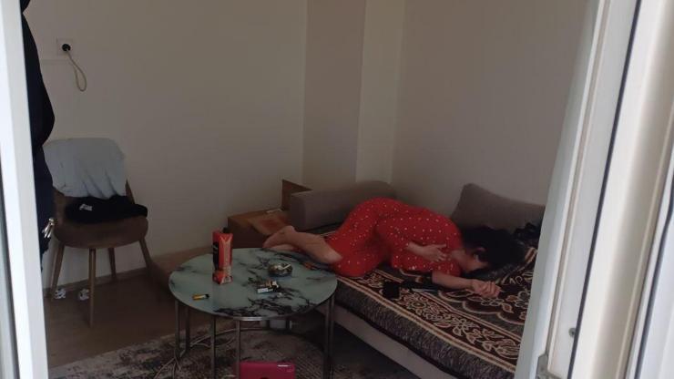 Birlikte yaşadığı kadını döven ve bıçaklayan şüpheli aranıyor