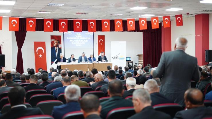 Vanda kurum amirleriyle muhtarlar bir araya geldi