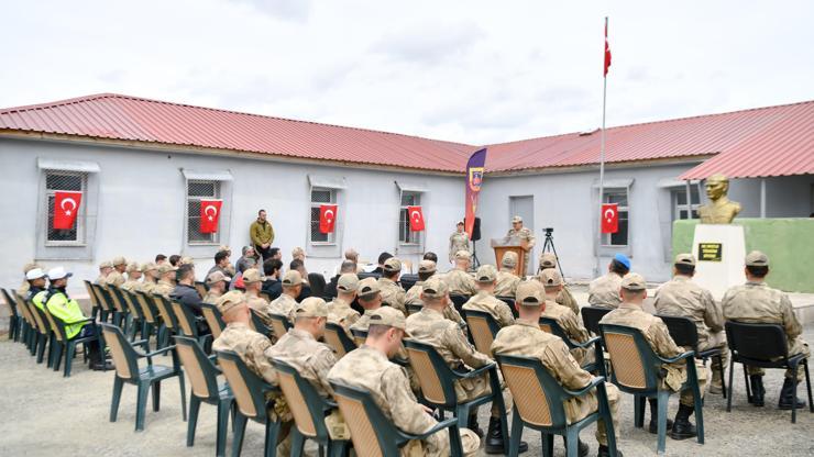 Tuncelide 15 yıl önce PKKlılarla çıkan çatışmada şehit olan 5 asker için anma töreni