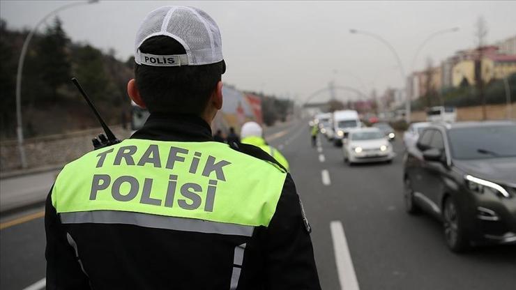 HABER... İstanbulda bazı yollar trafiğe kapatıldı 1 Mayıs için yoğun güvenlik önlemleri