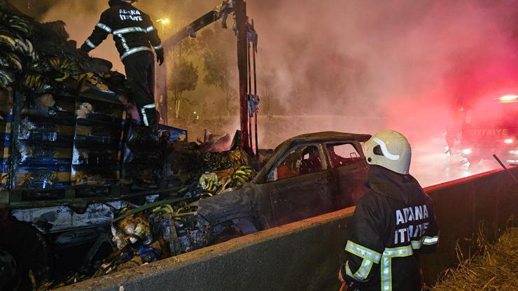 Zincirleme kazada TIRa çarpıp alev alan otomobildeki 2 kişiyi çevredekiler kurtardı