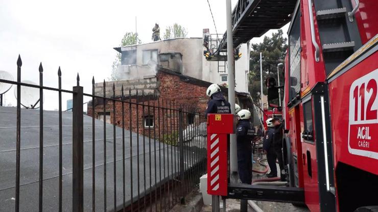 İstanbul- Ortaköyde 2 katlı binada çıkan yangın kontrol altına alındı