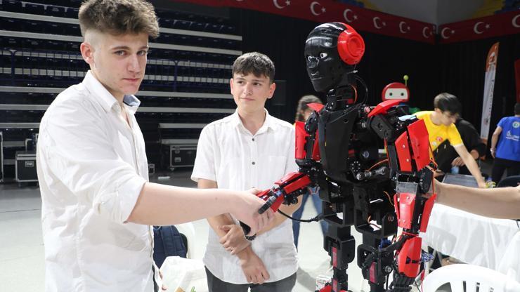 İzmirde öğrencilerden yapay zekalı robot: Altan Robot