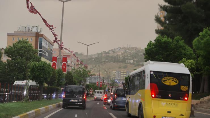 Mardinde sağanak, fırtına ve toz taşınımı etkili oldu