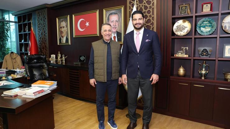 Türkiye Güreş Federasyonu Başkanı Taha Akgül, Abdurrahman Dursun’u ziyaret etti