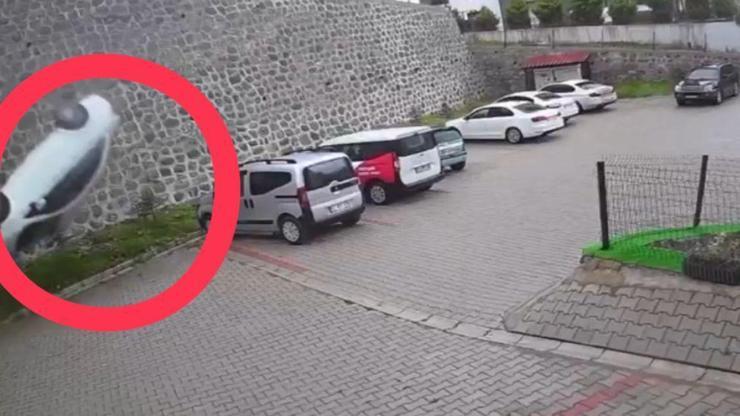 Orduda istinat duvarından site bahçesine düşen otomobilin sürücüsü öldü; kaza kamerada