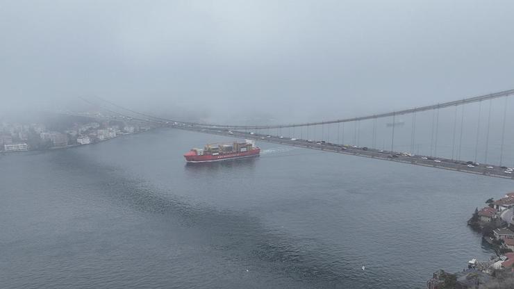 İstanbul Boğazında gemi trafiği sis nedeniyle geçici olarak durduruldu