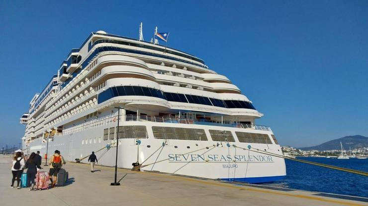 Bodruma denizden 720 turist geldi