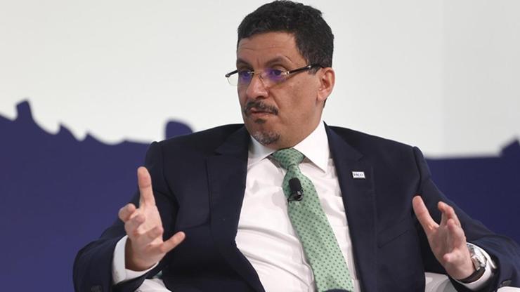 Yemen Başbakanı Mübarek istifa ettiğini duyurdu