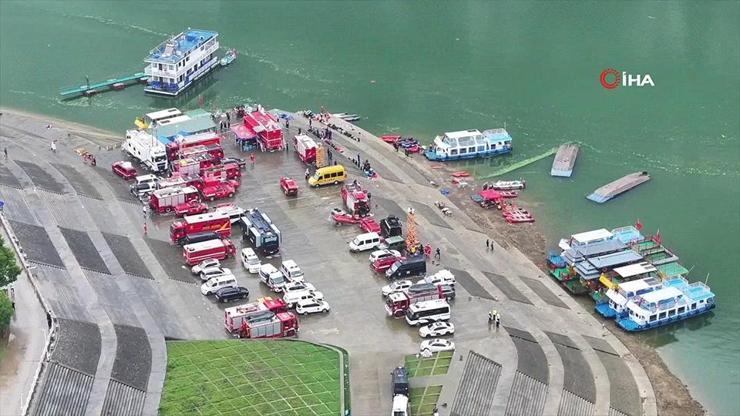 Çinde turistleri taşıyan 4 tekne alabora oldu: 10 ölü