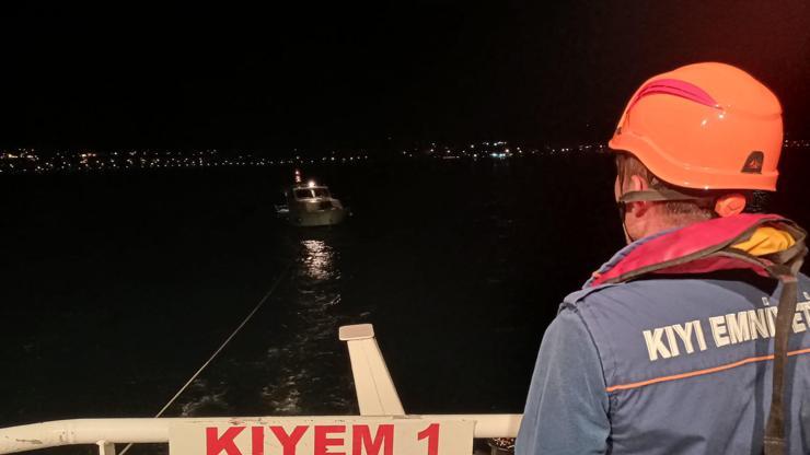Çanakkale Boğazında sürüklenen tekne kurtarıldı