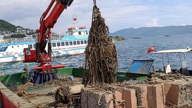 Bodrumda deniz dibinden 130 ton katı atık çıktı