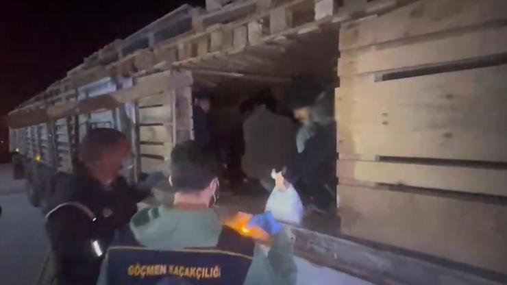 TIRın dorsesinde 42 kaçak göçmen yakalandı