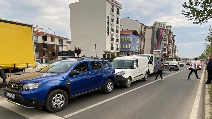 Çorluda zincirleme kaza; 2 yaralı