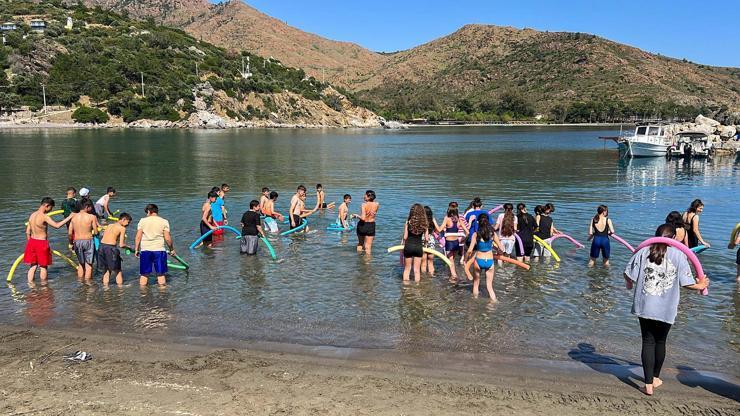Kahramanmaraştan gelen depremzede çocuklar Datçada denizle tanıştı