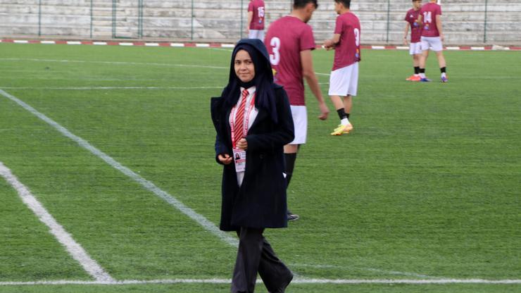 Burdurun ilk kadın saha komiseri 200üncü maçına çıktı