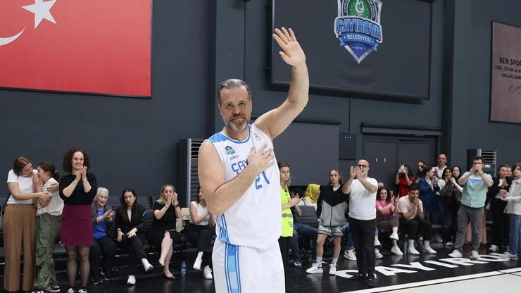 Milli basketbolcu Oğuz Savaş, parkelere veda etti