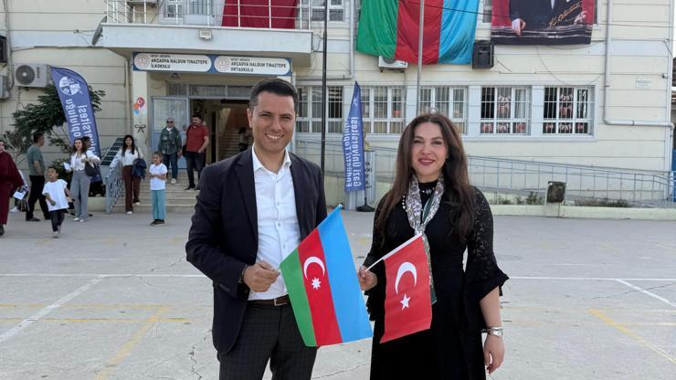 Azerbaycanlı sanatçı Turan Manafzade öğrencilerle bir araya geldi