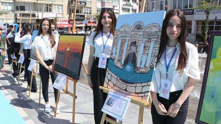 Liselilerden resim sergisi
