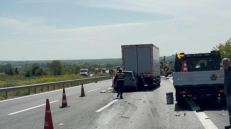 TEM Otoyolunda Kaza: Cip Kamyona Çarptı, 3 Yaralı