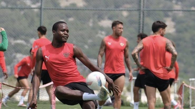 Hatayspor, Göztepe mesaisini sürdürdü