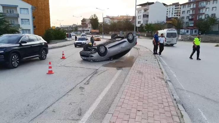 Elazığ’da ters dönen otomobildeki 2 kişi yaralandı