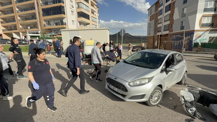 Sivasta otomobil ile motosiklet çarpıştı; polis memuru yaralandı