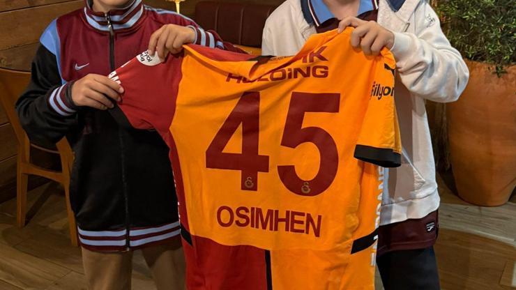 Osimhen’in formasını alan Trabzonsporlu çocuktan formayı bir koleksiyoner aldı