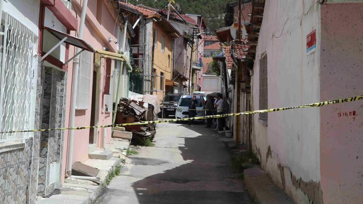Burdurda yalnız yaşayan kişi evinde ölü bulundu: 1 hafta önce yaşamını yitirdiği belirlendi