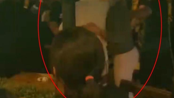 Eğlence mekanındaki tekmeli ve yumruklu yan bakma kavgası kamerada
