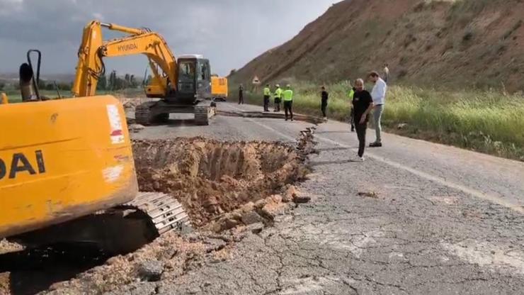 Batmanda çalışma sırasında yol çöktü