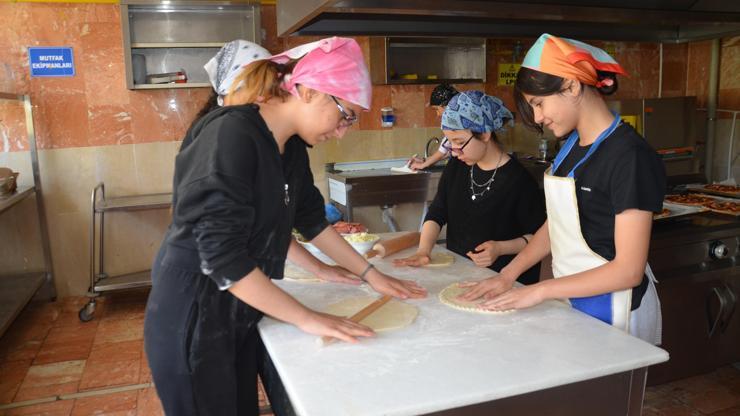 Muşta öğrenciler uygulamalı aşçılık kursunda becerilerini geliştirecek