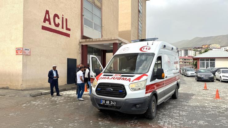 Hakkaride Öğrenci Servisi Kazası: 8 Yaralı